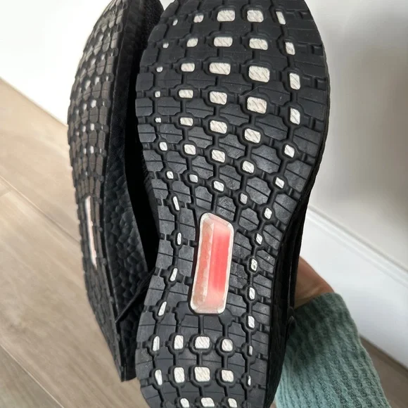 Adidas ultraboost women’s 8.5 (black/black) - excellent condition! - Picture 3 of 7